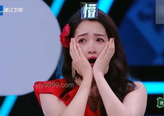 关晓彤高考采访逗趣中的创新启示：跨界思维解锁新视角